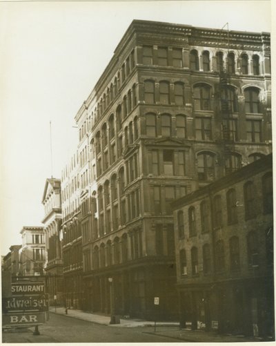 Blick nach Norden auf die Third Street (Memorial Drive) von der Pine Street von Ralph K. Traber